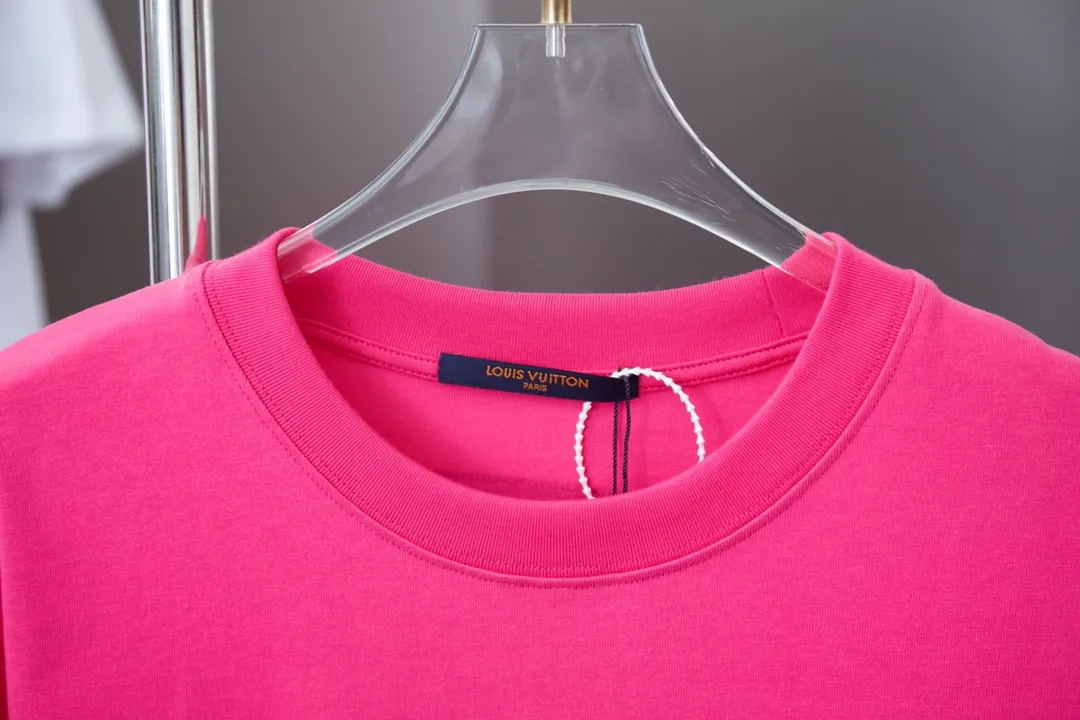 🅿️190 1V 25SS early spring new style Toothbrush embroidered logo short sleeves Light luxury essential item for daily commuting for men and women Correct version Welcome to compare Detailed features · 320g 100% pure cotton double yarn jersey fabric · Custom dyed in the same vat, special thickened 32 pieces double-strand 1X1 thread · Imported Tajima machine machine embroidery, toothbrush embroidered logo embroidery pattern + three-dimensional burnt flowers · Double-needle sewing and cross-seam technology · Original main mark, washed tag, brand moisture-proof paper packaging Color: black/white/pink Size: S/M/L/XLI